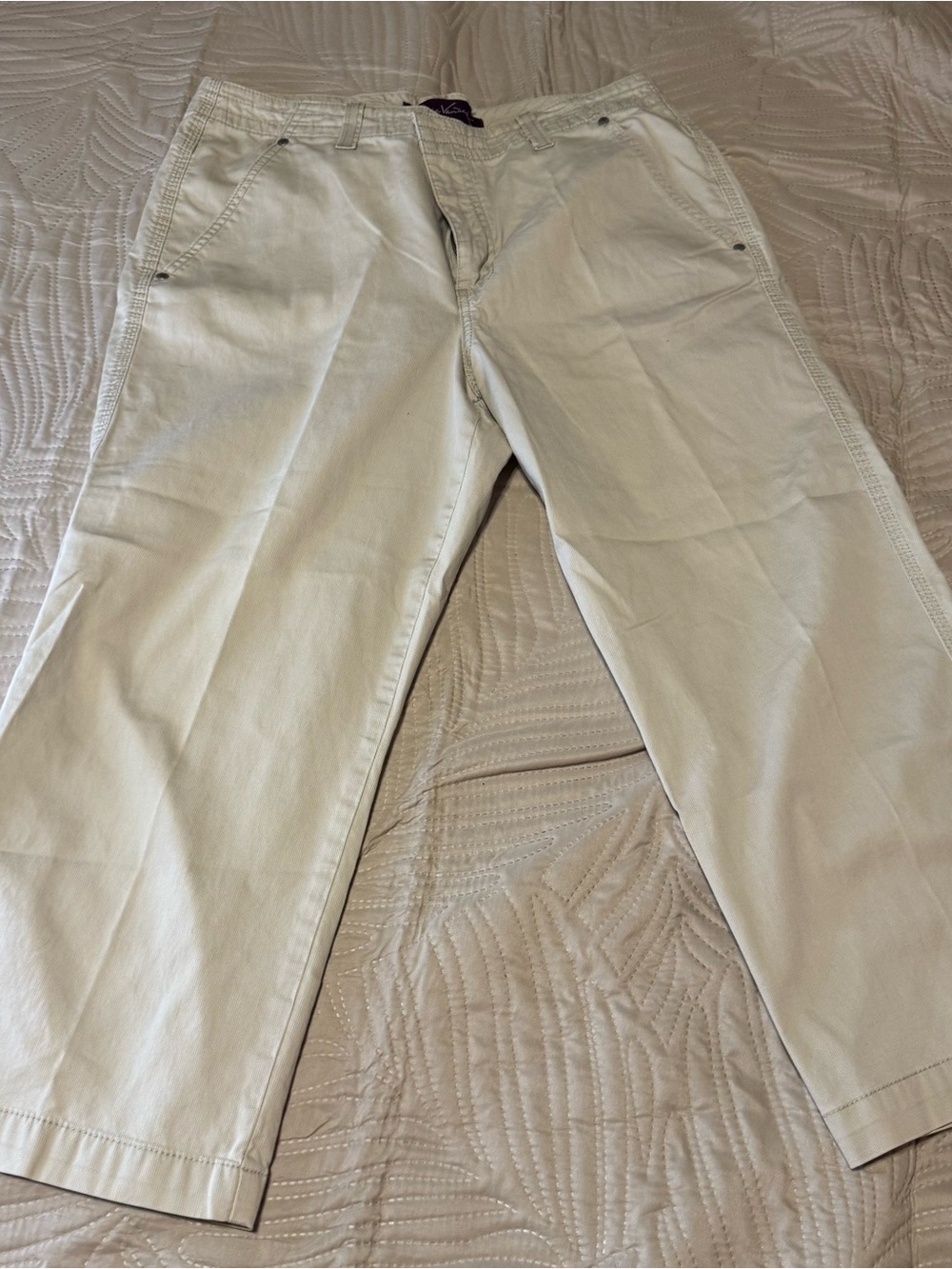 Gloria Vanderbilt Women’s Capri Jeans in Light Beige corduroy look sz 12